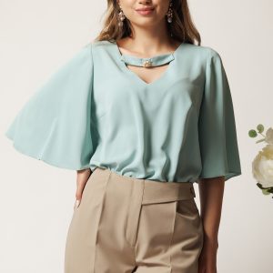 Bluza DY Fashion verde mint din voal vaporoasa cu aplicatie la decolteu