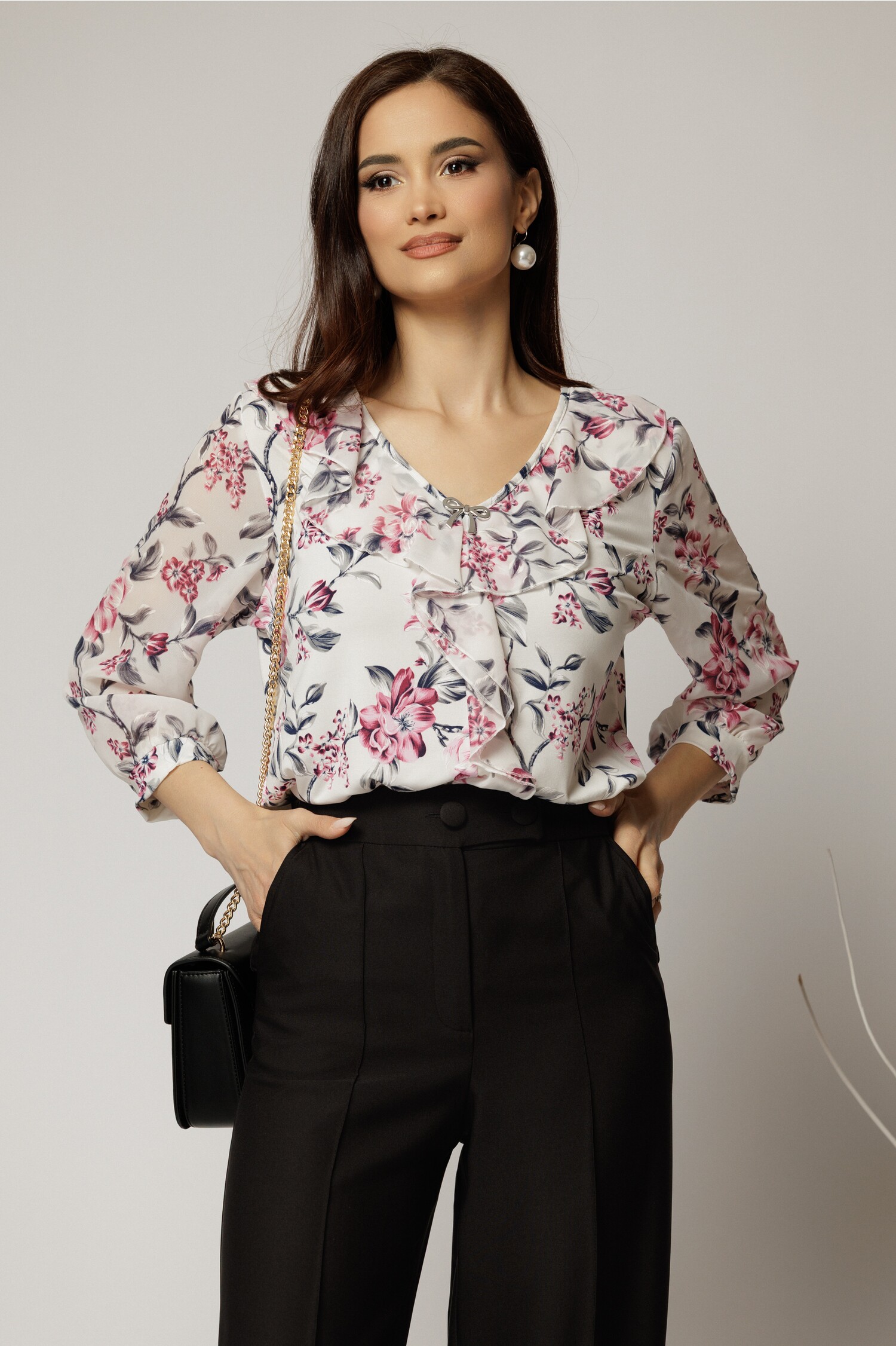 bluza-ivoar-cu-imprimeuri-magenta-si-volan-pe-bust-1453651-1148293-4.jpeg