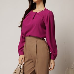 Bluza magenta din voal plin cu perle la decolteu si pliuri