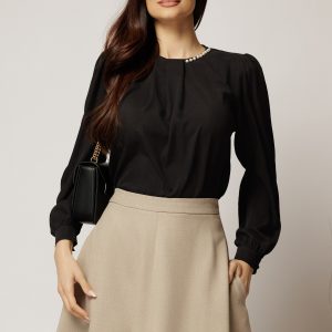Bluza neagra din voal plin cu perle la decolteu si pliuri