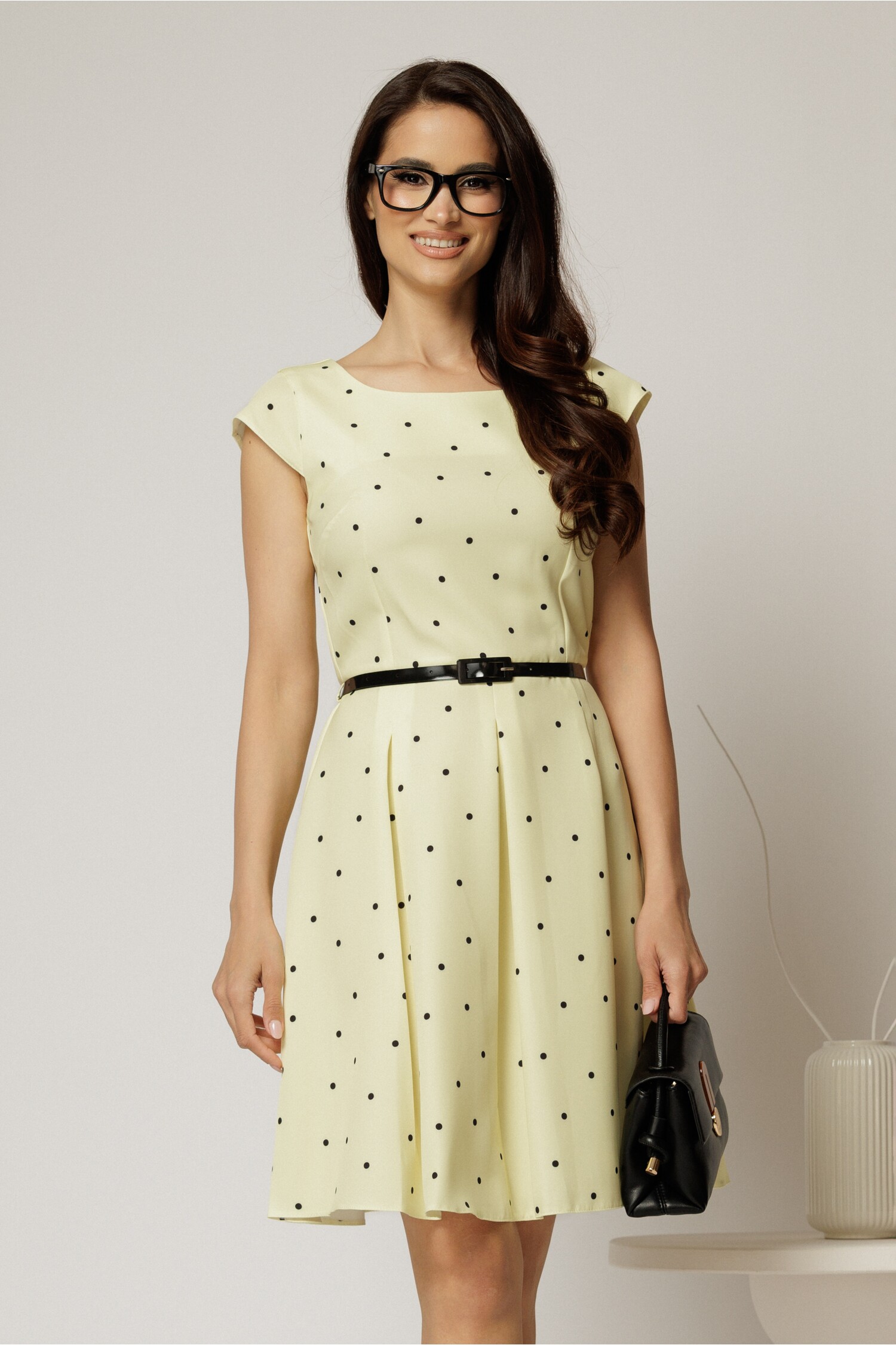 rochie-scurta-galbena-in-clos-cu-buline-si-curtea-in-talie-1458229-1150051-4.jpeg